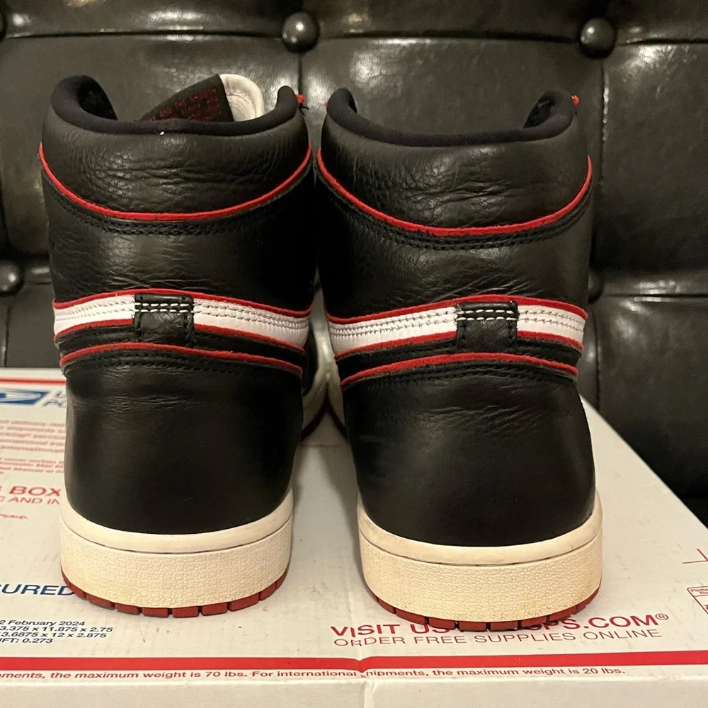 Air Jordan 1 High OG “Bloodline” Sz 10.5 Men’s‎